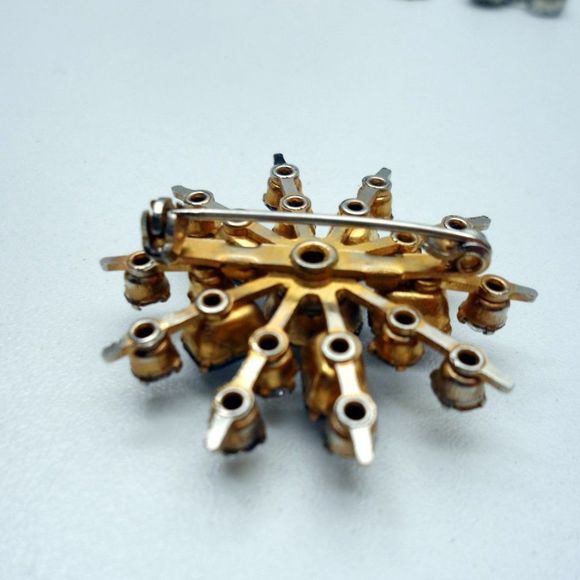 Vintage Aurora Borealis Rhinestones Broach - Picture 6 of 7